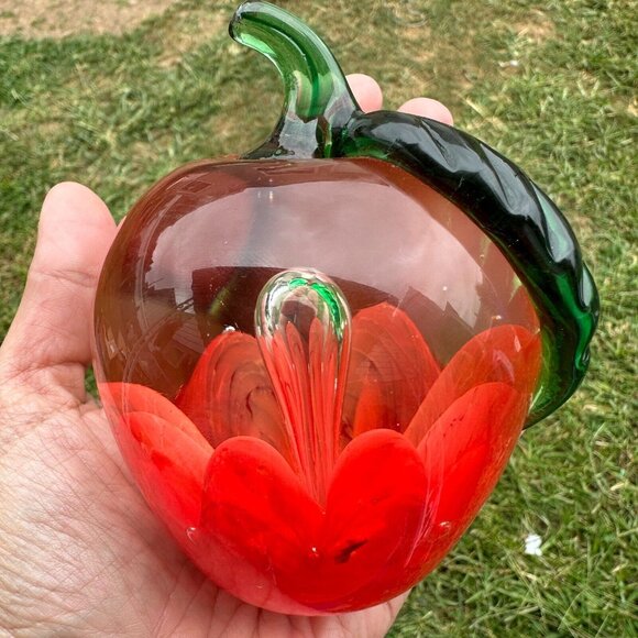 Maude & Bob St Clair Art Glass Paperweight Apple 1980 - Picture 8 of 9